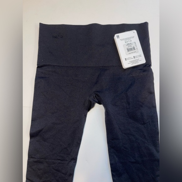 MeMoi SlimMe High Waisted Capri black size medium/2 - Picture 5 of 9